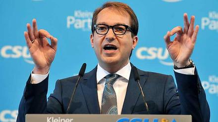 CSU-Generalsekretär Alexander Dobrindt zeigt sich bislang unbeeindruckt davon, dass die Grünen ihn verklagen wollen.