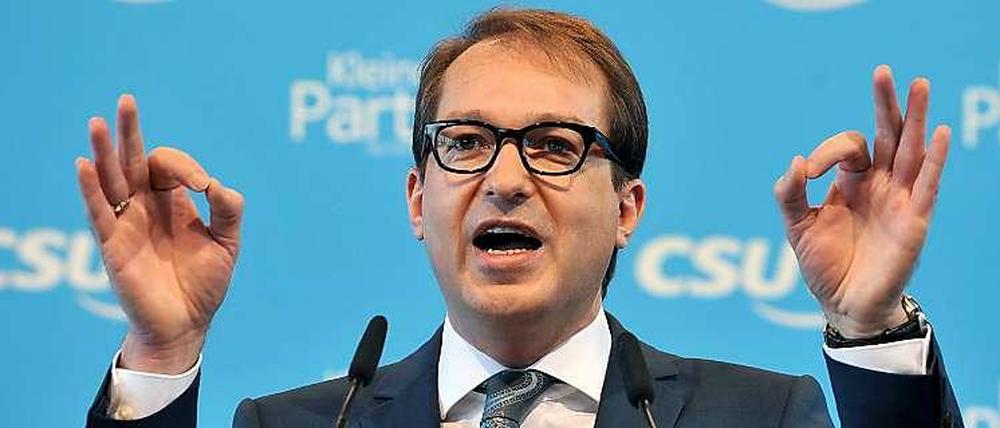 CSU-Generalsekretär Alexander Dobrindt zeigt sich bislang unbeeindruckt davon, dass die Grünen ihn verklagen wollen.