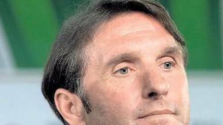 Nicht stören, träume vom Pokal. VfB-Trainer Labbadia freut sich aufs Finale.