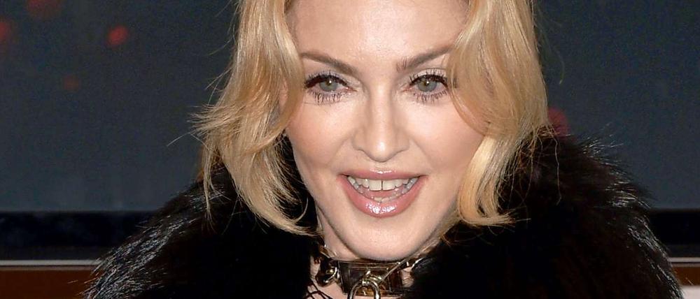 Sie kommt nicht. Madonna eröffnet zwar ein Fitnessstudio an der Clayallee - doch sie kommt nicht selbst nach Berlin. Vielleicht zur Eröffnung im September.