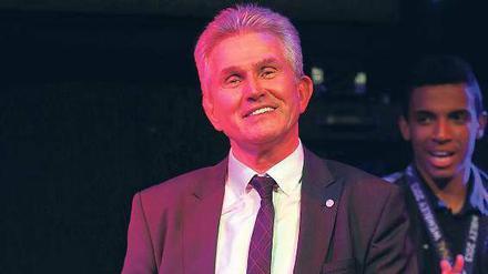 In einem anderen Licht. Jupp Heynckes machte in der Vergangenheit einen oft unbeholfenen Eindruck. Nach dem Champions-League-Sieg am vergangenen Sonnabend überraschte der Bayern-Trainer und wagte ein öffentliches Tänzchen. 