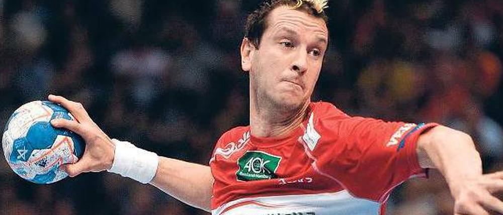 Pascal Hens setzt zum Sprungwurf an.