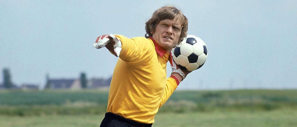 Sepp Maier konnte so den Ball so weit abwerfen, wie kaum ein anderer Torwart. Auch das macht ihn einzigartig.