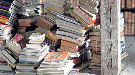 Seite um Seite. Immer mehr Menschen bilden sich weiter: Fast jeder Zweite wälzt Bücher zu beruflichen und anderen Themen, um zu lernen. Im vergangenen Jahr gab es die höchste Weiterbildungsbeteiligung seit 1979. Foto: fotolia