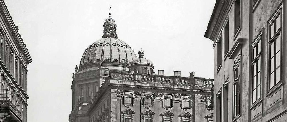 Die Südwestecke des Stadtschlosses wurde 1913 aus der Brüderstraße aufgenommen.