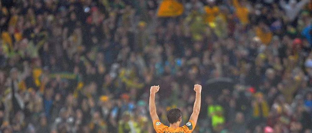 Schuss ins Glück. Das Tor von Joshua Kennedy bringt AUstralien zur WM 2014.