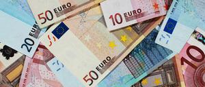 Die Europäische Kommission will Unternehmen in Krisenländern vor der Kreditklemme bewahren. Dafür sollen verschiedene Fördertöpfe mit Geldern der Europäischen Investitionsbank kombiniert werden. Entscheidungen sollen auf dem EU-Gipfel kommende Woche fallen.