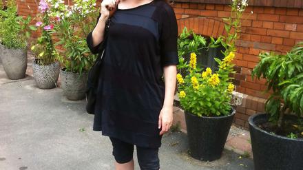 Zwischen Grünzeug. Die Professorin Friederike von Wedel-Parlow leitet den Master "Sustainability in Fashion".