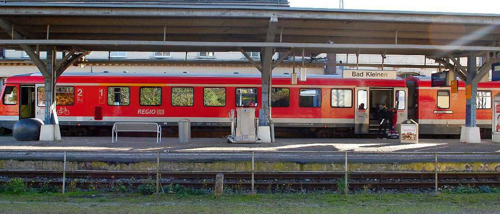 Fast nichts zu sehen. Auf dem Provinzbahnhof Bad Kleinen befinden sich kaum Spuren des einstigen Vorfalls. 