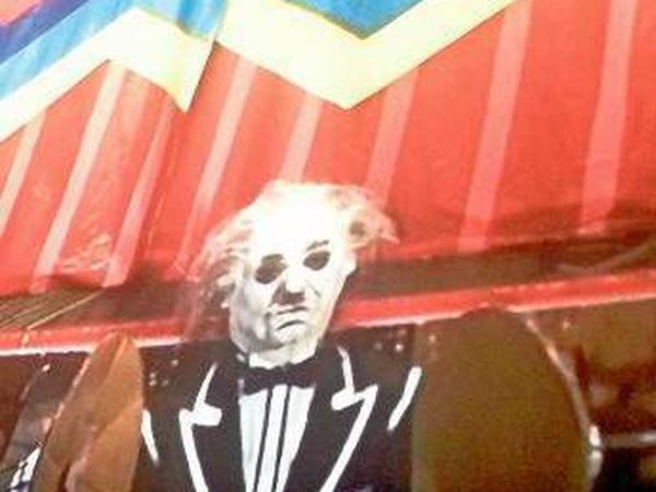 Die Maske bleibt auf.