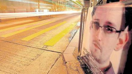 Auf der Datenautobahn. Der Whistleblower ist auf allen Bildschirmen präsent. Aber wo seine Reise hingeht, ist unklar.