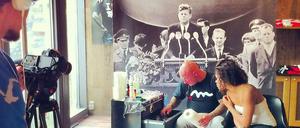 ...der Tattoo-Profi Daniel Krause. Begonnen hat der Dreh...
