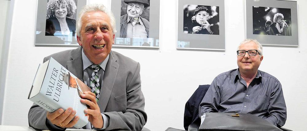 Dicker Wälzer, laues Lamentieren: Egon Krenz (links) bei der Buchvorstellung. 