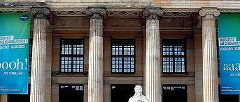 Nicht nur Musike drin. Das Konzerthaus am Gendarmenmarkt gehört zu den prominentesten Opfern des steigenden Grundwassers. Es steht mitten im Urstromtal. Foto: dpa