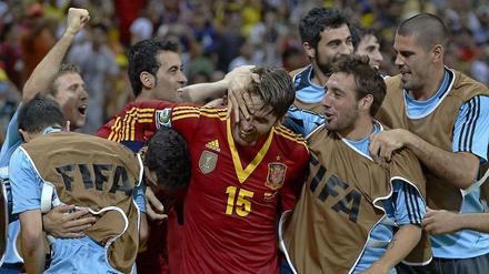 Schuss ins Finale. Jesus Navas (Mitte) verwandelte den entscheidenden Elfmeter.