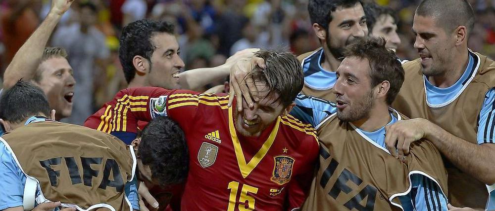 Schuss ins Finale. Jesus Navas (Mitte) verwandelte den entscheidenden Elfmeter.