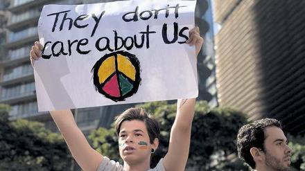 Mal herschauen. Die Proteste, hier in Belo Horizonte, richten sich vor allem gegen die tiefe soziale Spaltung und die Korruption in Brasilien. Foto: AFP