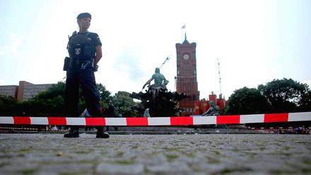 Sperrzone: der Neptunbrunnen vor dem Roten Rathaus.