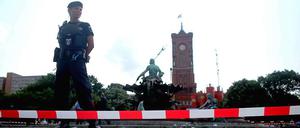 Sperrzone: der Neptunbrunnen vor dem Roten Rathaus.