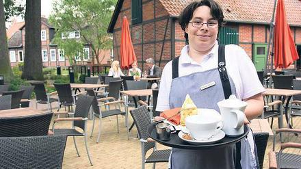 Immer fröhlich. Nadine Deiters arbeitet im Hotel Am Kloster im niedersächsischen Wienhausen und freut sich, täglich neue Menschen um sich herum zu haben.