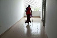Viele Arbeiter haben bei dem Einsturz Arme oder Beine verloren. Jetzt fehlt ihnen das Geld für Behandlung und Prothesen.