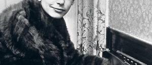Leidenschaftlich. Drei Romane hat Albertine Sarrazin geschrieben, bevor sie mit 29 Jahren durch einen Anästhesiefehler bei einer Operation starb. „Astragalus“ ist ihr autobiografisch geprägter Erstling, das Foto entstand in Sarrazins Todesjahr 1967. Foto: AFP ImageForum