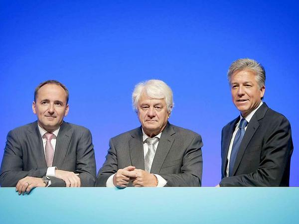 Auf der Hauptversammlung der SAP im Juni ließ sich Hasso Plattner mit den beiden Vorstandschefs Jim Hagemann Snabe und Bill McDermott ablichten.