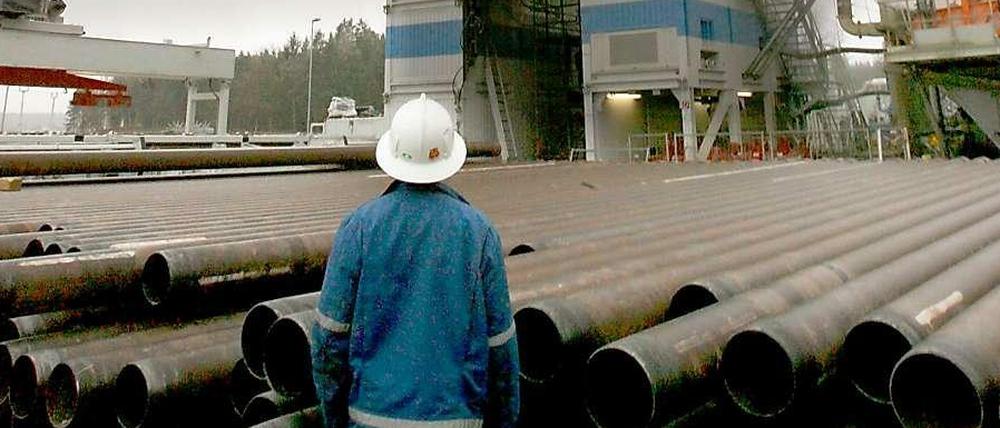 Mit schwerem Gerät. Um Geothermie nutzen zu können, muss mehrere tausend Meter tief gebohrt werden. Wird dann Wasser in die Tiefe gepresst, kann es zu unerwartet starken Erdbeben kommen.