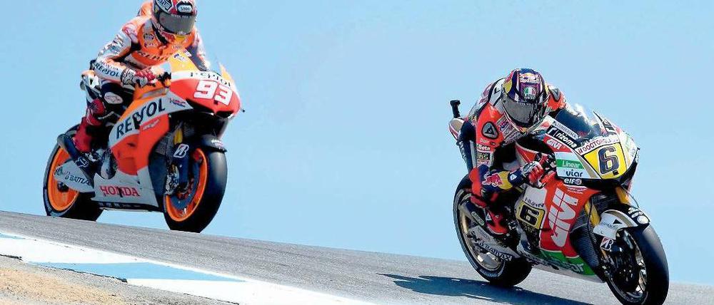 Nur einer war schneller. Bradl (links) wurde Zweiter hinter Marc Marquez. Foto: dpa