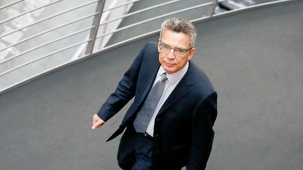 De Maizière macht Pause vom Untersuchungsausschuss. Er stritt weiterhin jede Schuld ab.