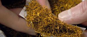 Zigaretten selbst drehen heißt nicht, dass man ein Hipster ist, sondern sparsam.