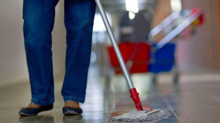 Unsaubere Geschäfte: Nicht alle Arbeitgeber zahlen Geringverdienern, was ihnen gesetzlich zusteht. 