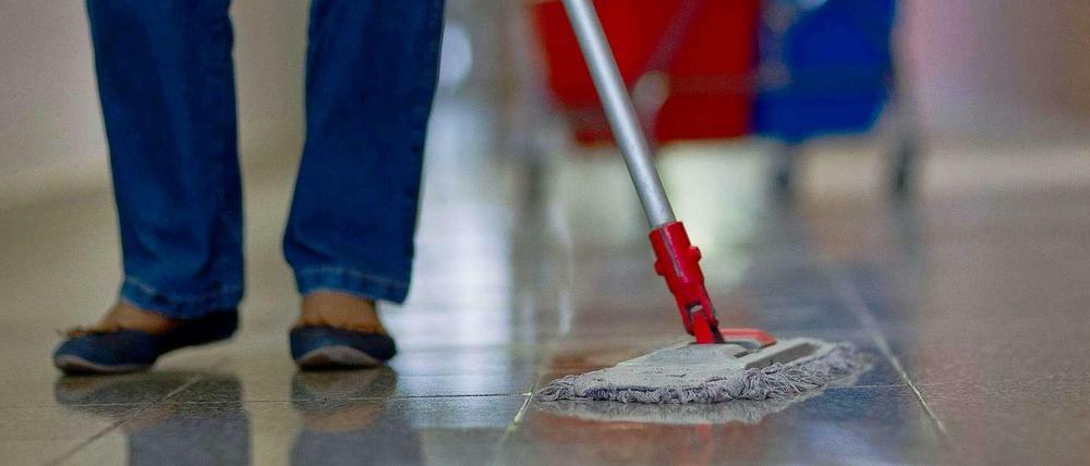 Unsaubere Geschäfte: Nicht alle Arbeitgeber zahlen Geringverdienern, was ihnen gesetzlich zusteht. 
