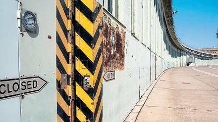 Rost und Zerfall. Auf den zweiten Blick erkennt man viele Mängel am alten Fluighafenkomplex.