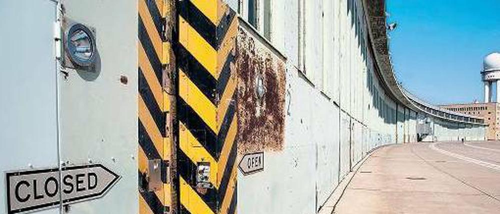 Rost und Zerfall. Auf den zweiten Blick erkennt man viele Mängel am alten Fluighafenkomplex.