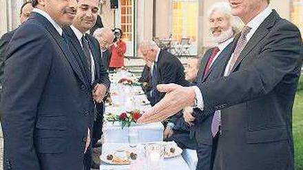 Gast und Gastgeber: Westerwelle (r.) und der arabische Kollege beim Iftar. Bild: dpa
