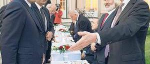 Gast und Gastgeber: Westerwelle (r.) und der arabische Kollege beim Iftar. Bild: dpa