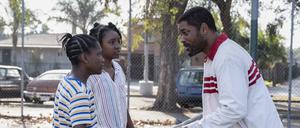 Richard Williams (Will Smith) hat die Karrieren seiner Töchter Venus (Saniyya Sidney) und Serena (Demi Singleton) penibel geplant.