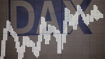 Der DAX hat erstmals die Marke von 9.000 Punkten überschritten.