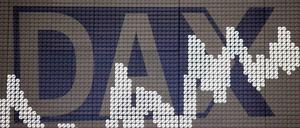 Der DAX hat erstmals die Marke von 9.000 Punkten überschritten.