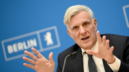 Stephan Schwarz (parteilos), Senator für Wirtschaft, Energie und Betriebe des Landes Berlin.