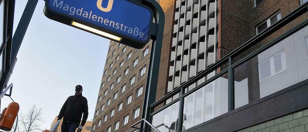 Bahnhof, komplett. Die U-Bahnstation Magdalenenstraße hat einen neuen Aufzug erhalten.