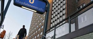 Bahnhof, komplett. Die U-Bahnstation Magdalenenstraße hat einen neuen Aufzug erhalten.