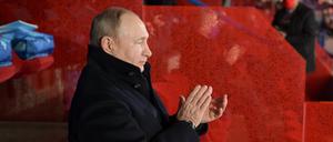 Applaus von Wladimir Putin. Ob für deutsche Schlitten ist nicht überliefert.