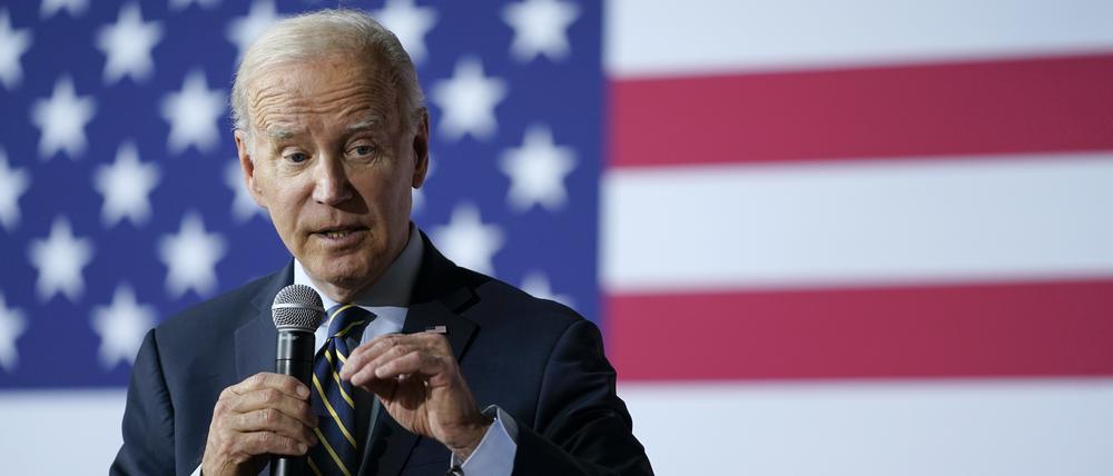 Joe Biden, Präsident der USA, spricht in der Schulungseinrichtung der International Union of Operating Engineers Local 77 über seine Wirtschaftsagenda. 