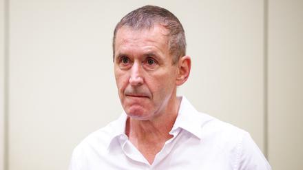 Manfred Genditzki vor Prozessbeginn im Wiederaufnahmeverfahren um den sogenannten Badewannen-Mordfall in München.