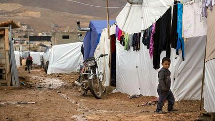 Es gibt viele Gründe, warum Menschen ihre Heimat verlassen müssen. Diese Syrer im Libanon sind vor dem Krieg in ihrer Heimat geflüchtet. Auch im syrischen Bürgerkrieg spielt der Wassermangel im Land eine Rolle. Doch handfeste durch den Klimawandel verschärfte Ressourcenkonflikte gibt es auch heute schon. Es werden mehr Klimaflüchtlinge werden, darüber sind sich die meisten Experten einig. 
