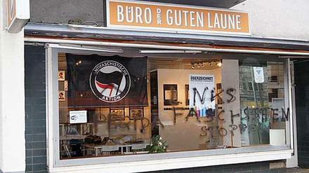 Das beschmierte Abgeordnetenhausbüro in der Uhlandstraße.