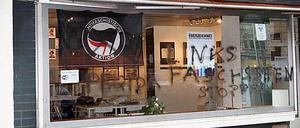 Das beschmierte Abgeordnetenhausbüro in der Uhlandstraße.