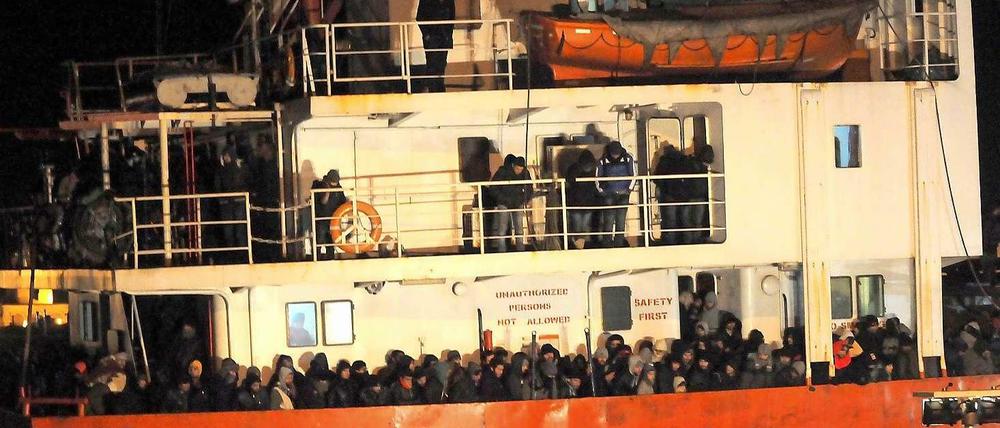 Voller Flüchtlinge: Der Frachter "Blue Sky M".